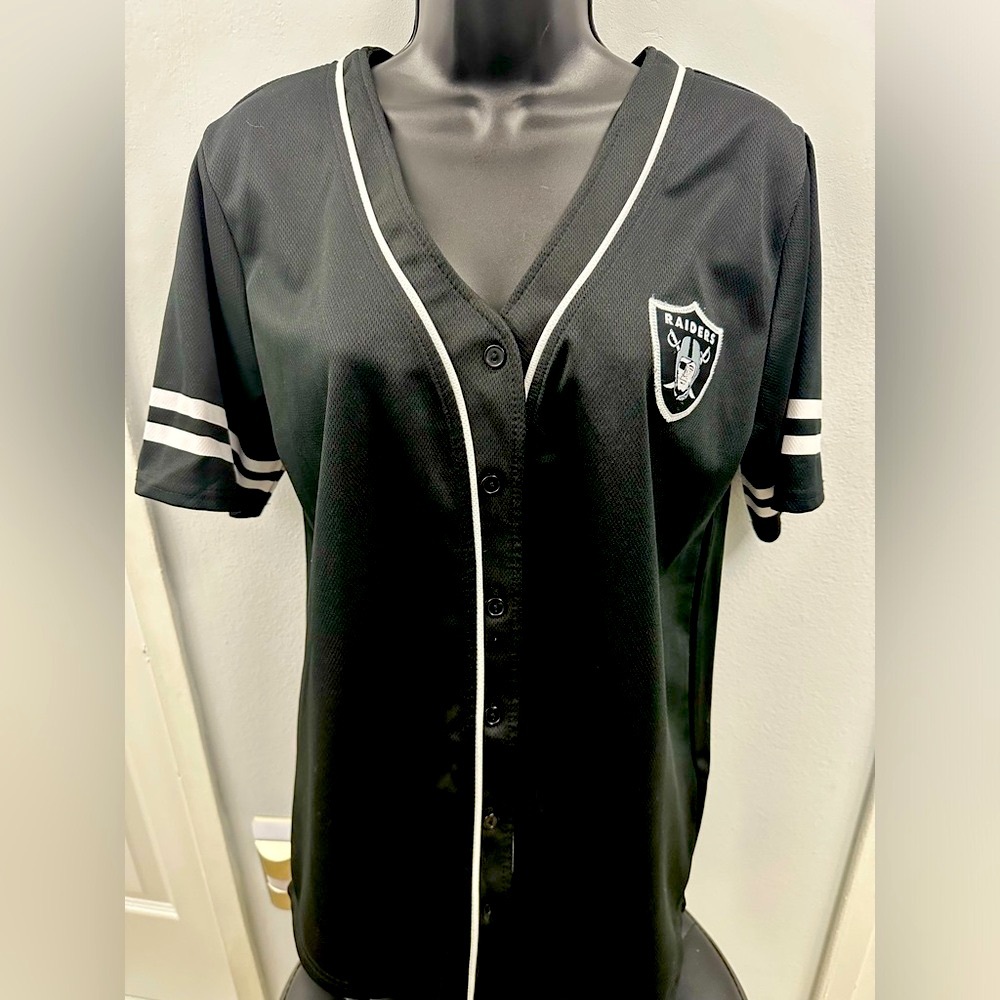Vintage Vibes! Los Angeles Raiders Black NFL Baseball Jersey - Size Medium